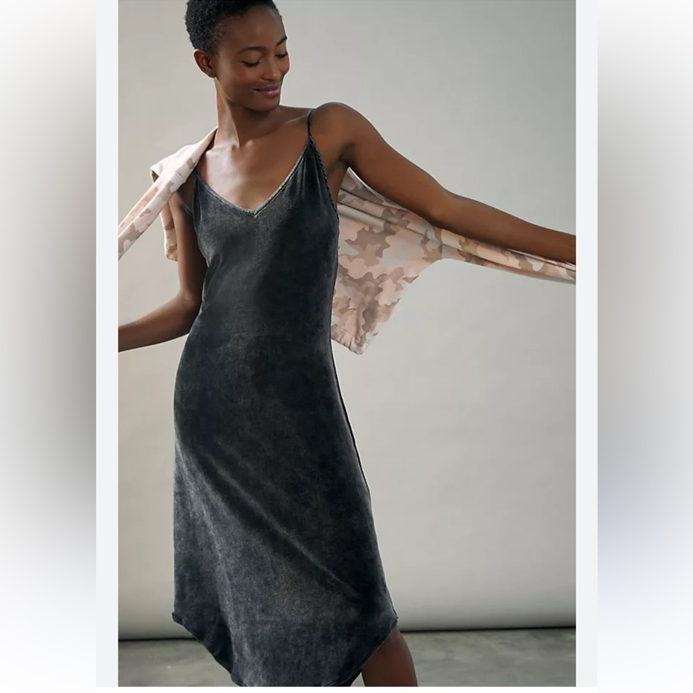 Anthropologie Cloth & Stone Verna Midi Dress Size‎ X-Small Gray Velvet Witchy